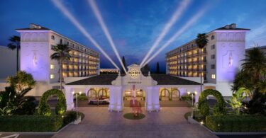 Hotel Hard Rock untuk orang dewasa sahaja yang baharu bersedia untuk menggegarkan Costa del Sol