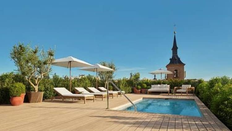 Suite Penthouse paling eksklusif ing Ibukota Spanyol ing Ian Schrager's The Madrid EDITION nawakake suite paling gedhe kanthi teras sing wiyar lan kolam tanpa wates.