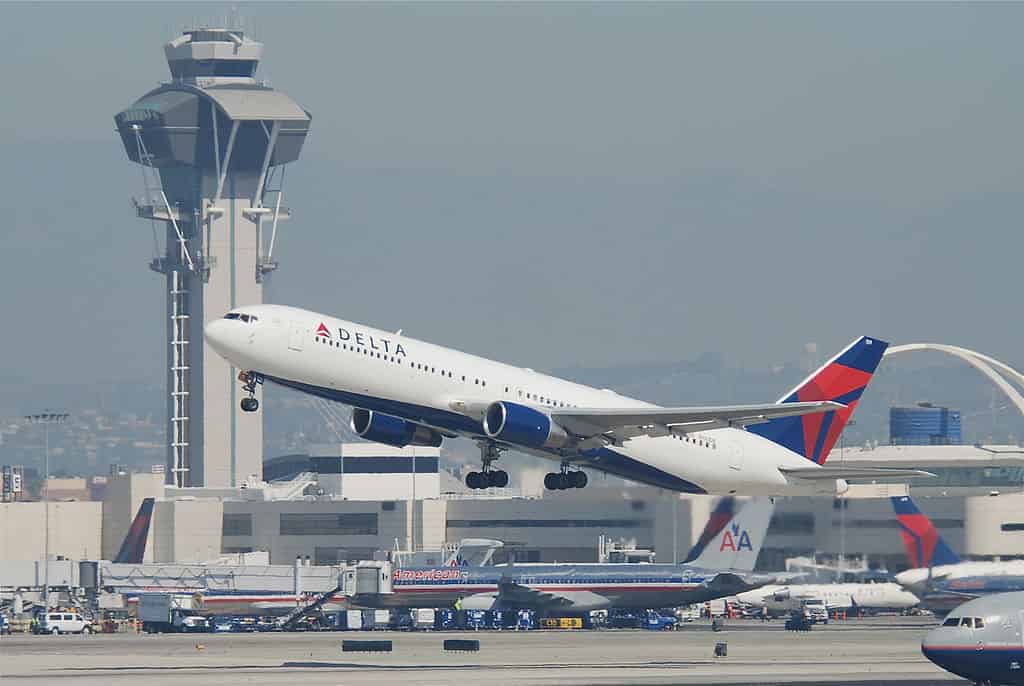 Рейс тель. Delta Airlines Boeing 767-300.