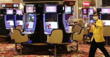 Macau closes all casinos as it goes on new COVID-19 lockdown