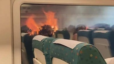 20 pasagjerë treni u plagosën duke ikur nga zjarri i furishëm i pyjeve në Spanjë
