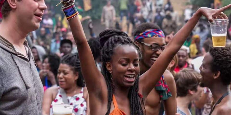 ，數千人湧向東非最大的「不道德」派對， eTurboNews | 電子網