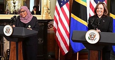 الرئيسة سامية سولو حسن ونائبة الرئيس الأمريكي كامالا هاريس خلال إيجاز في البيت الأبيض | eTurboNews | إي تي إن