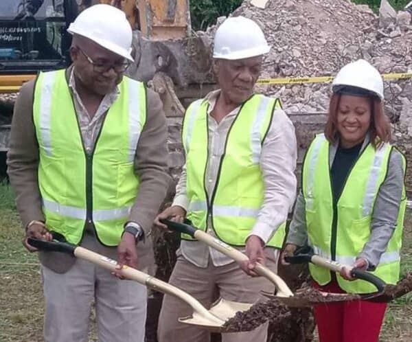 El ministre Bartlett participa en el llançament del projecte de Montego Bay de 100 milions de dòlars