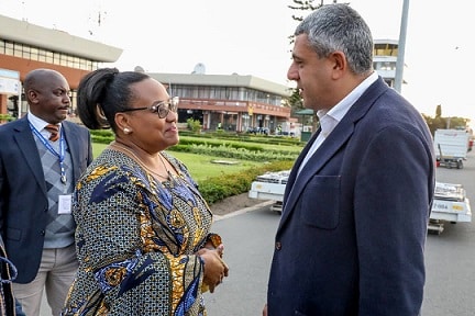 1 Gospodina Pololishkavilija dočekao tanzanijski ministar turizma dr. Pindi Chana slika ljubaznošću A.Taira | eTurboNews | etn