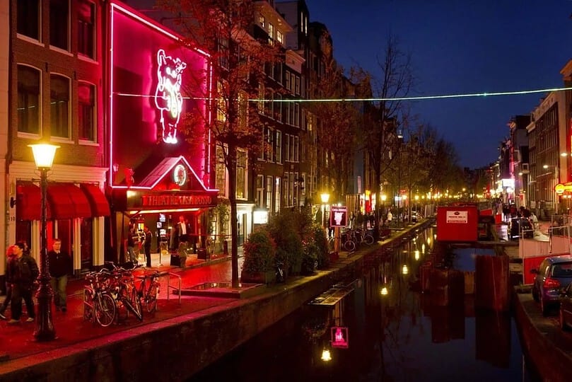 Amsterdam: Marihuana, alkohol i dzielnica czerwonych latarni nie idą w parze
