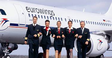 Eurowings Crew vor Airbus A319 scaled LYS47J | eTurboNews | eTN