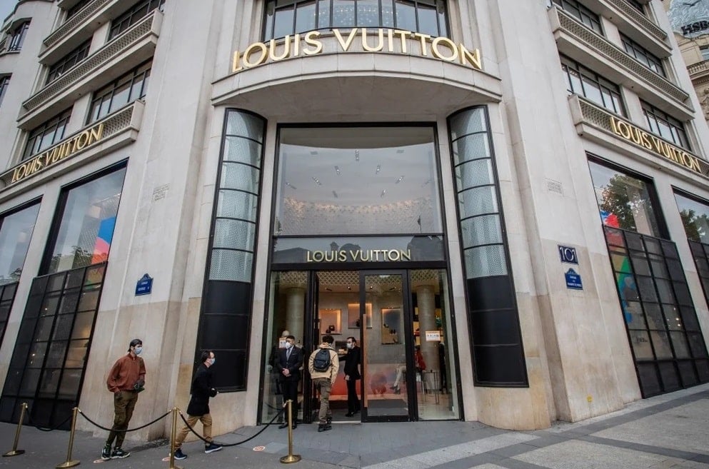 LVMH-Moet Hennessy Louis Vuitton Market Value Exceeds $500B - video  Dailymotion