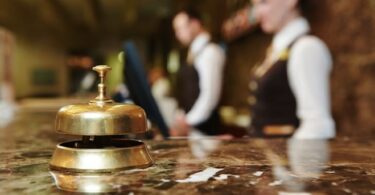 Hotel, betaalde hotelmedewerkers Beter voor wie?, eTurboNews | eTN