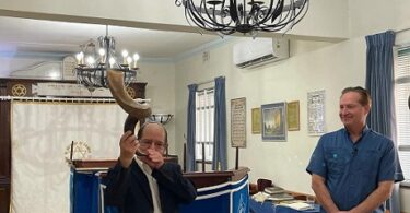 1 MALTA L to R Rabbi Reuben Ohayon blows shofar in synagogue in Valletta image courtesy of Malta Tourism Authority | eTurboNews | eTN