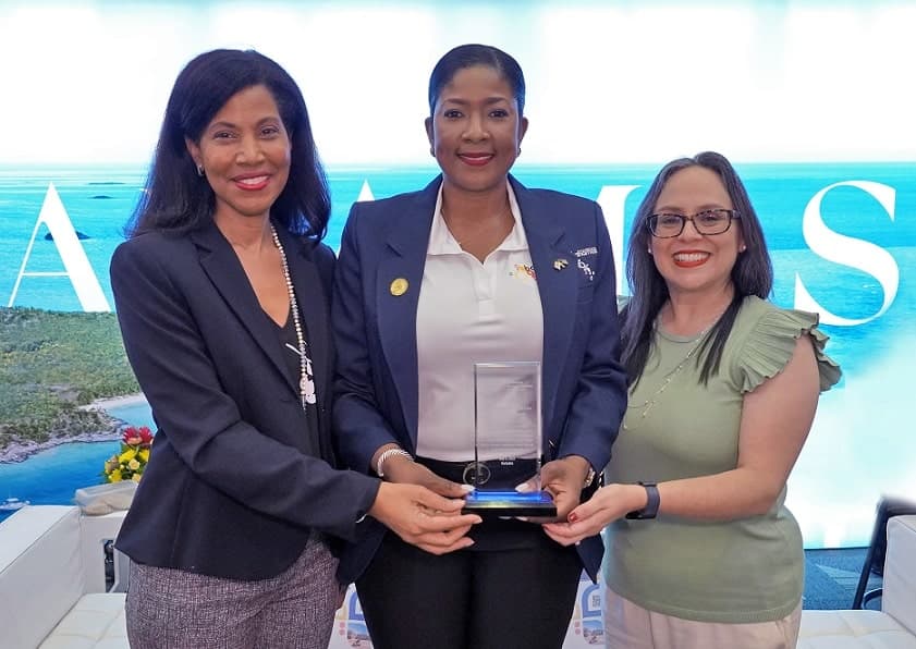 3 Багамы 3 женщин | eTurboNews | eTN