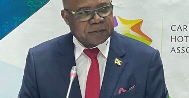 El ministre de Turisme de Jamaica, l'Hon. Edmund Bartlett