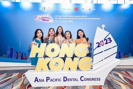 O le 44th Asia Pacific Dental Congress 2023 na fa'amanuiaina le silia ma le 5000 foma'i nifo ma fa'alapotopotoga nifo fa'atatau i tagata auai mai le lotoifale ma le lalolagi atoa. ata fa'aaloaloga a HKTB | eTurboNews | eTN