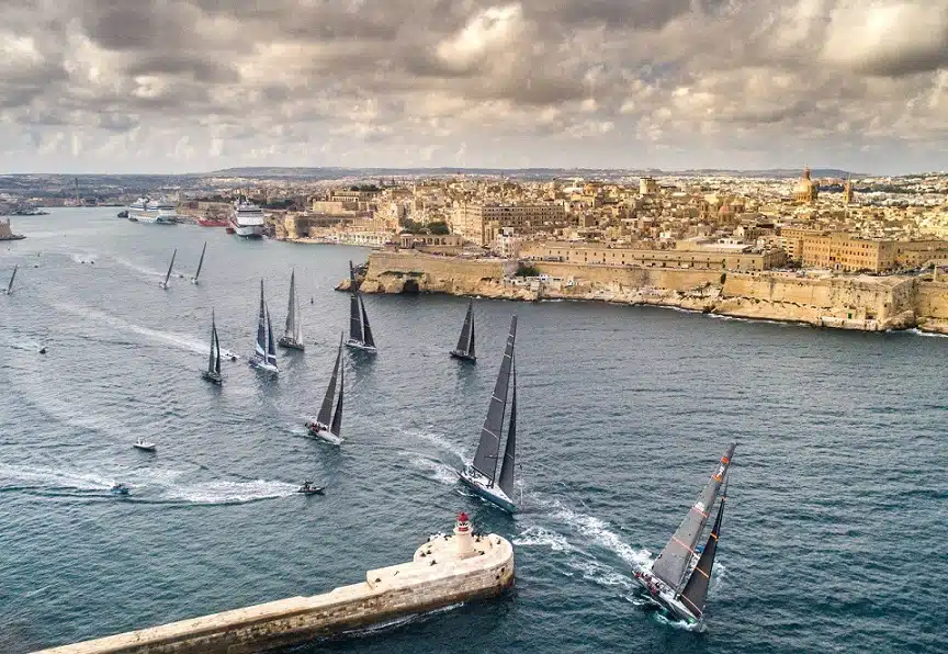 Malta piedāvā nebeidzamu Vidusjūras vasaru rudenī 2 ceļojumu un tūrisma ziņas – globālas, uzticamas, neatkarīgas 2 Rolex Middle Sea Race Valletas Lielajā ostā | eTurboNews | eTN