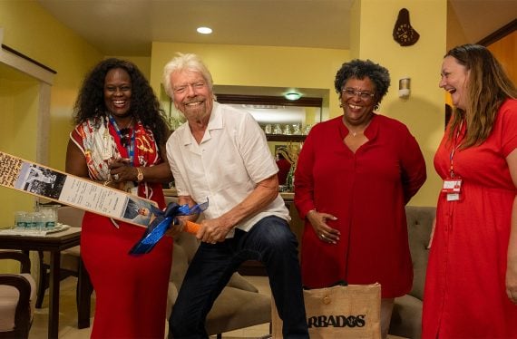 Sir Richard Branson în Barbados - imagine prin amabilitatea BTMI