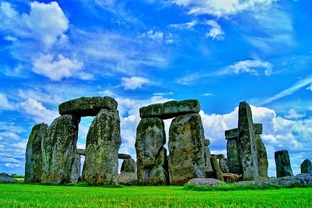 stonehenge, Fanangonan-tsonia hamonjy an'i Stonehenge dia mahazo sonia mihoatra ny 200k, eTurboNews | eTN