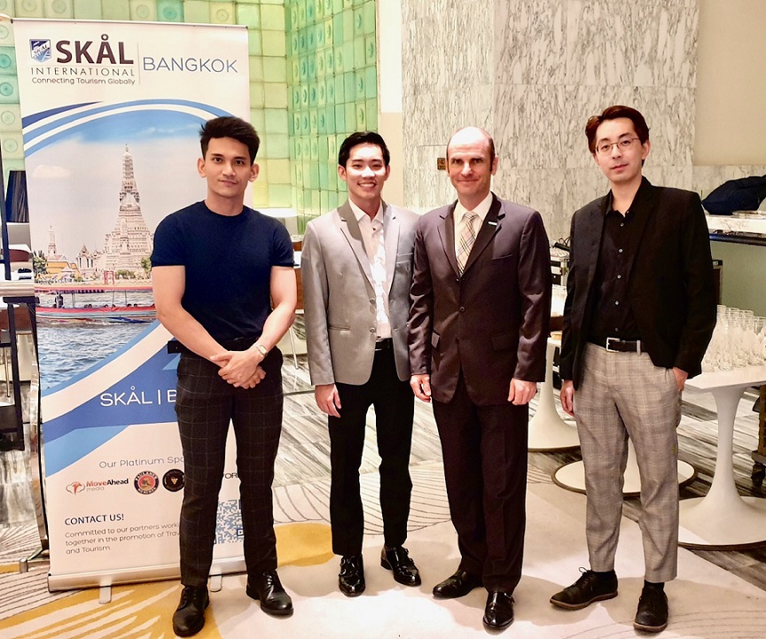 Young Skallegues with GM Mr. Dieter Ruckenbauer - image courtesy of AJWood