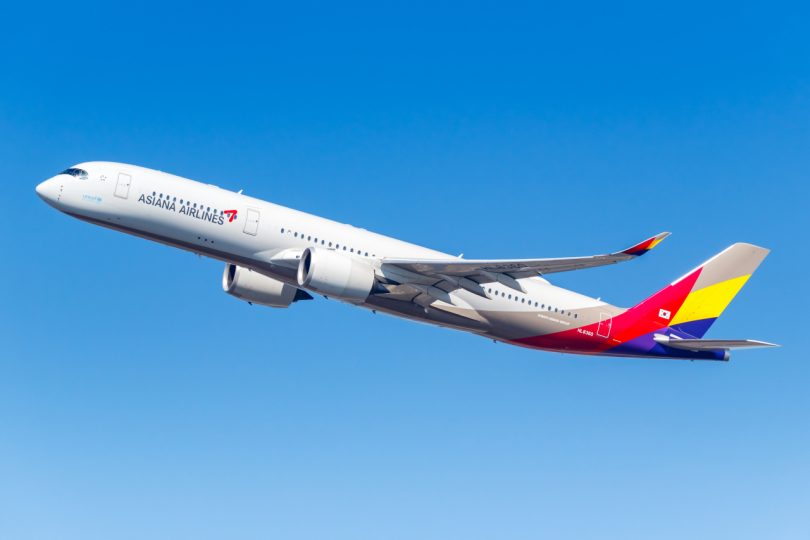 Nei Regele fir South Korean Airlines mat Passagéier Ouverture Dieren Mëtt Flight
