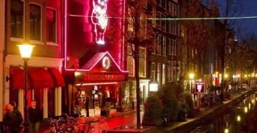 Amsterdam va déplacer les bordels du quartier rouge vers un nouveau centre érotique