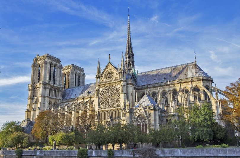 Einstakt eldvarnarkerfi Notre Dame fyrir bruna