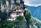 Turistid kogunevad Bhutani mägikuningriiki