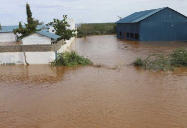 Dødsfald og kaos i Kenya midt i katastrofale oversvømmelser