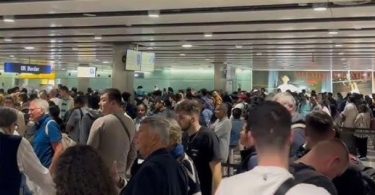 Kaaos Yhdistyneen kuningaskunnan lentokentillä Passport E-Gatesin IT-häiriön takia