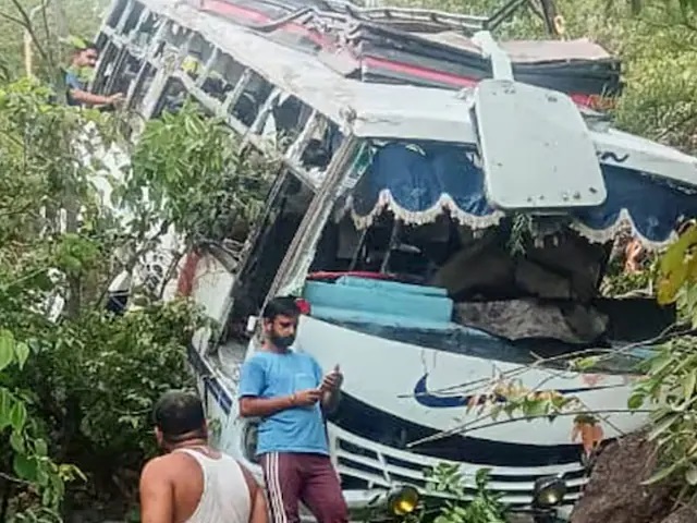 10 Killed in Kashmir Terror Attack on Indian Tour Bus