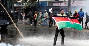 Bagno di sangue in Kenya mentre la polizia apre il fuoco sui manifestanti