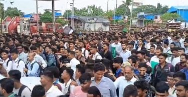 Chaos: 25,000 People Show Up for 600 Mumbai Airport Jobs