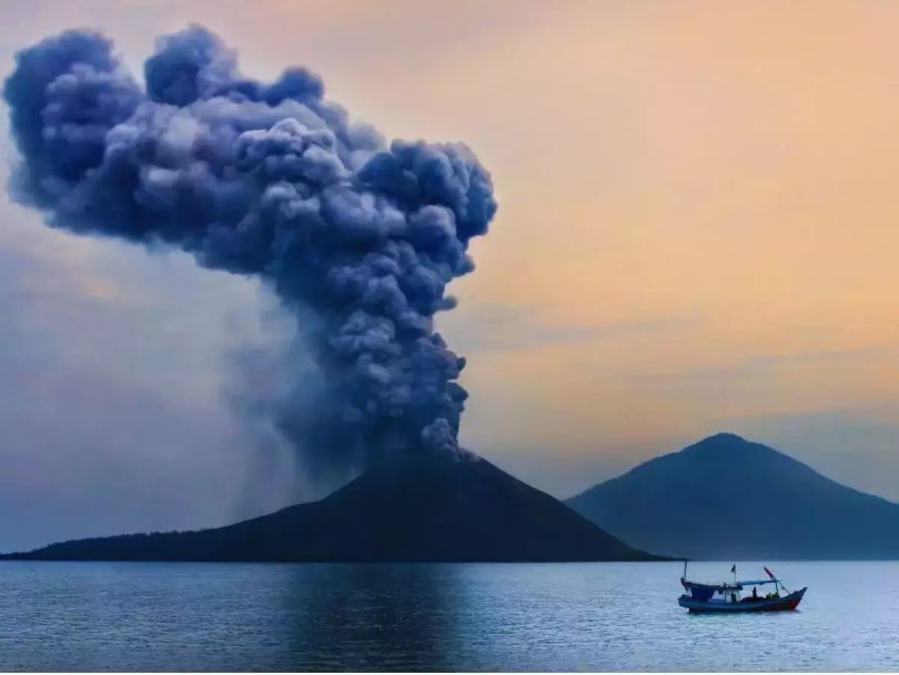 Lety na Bali byly zrušeny z důvodu erupce sopky Mt. Lewotobi Laki-Laki