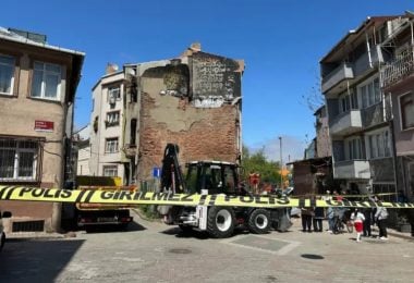 Mafika a Tšisinyeho ea Lefatše a Matla a 6.2-Magnitude Istanbul