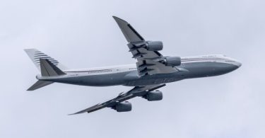 Ua pale ʻo Trump i $400 Miliona ʻO Boeing 747-8 "Haʻawi ʻia" e Qatar
