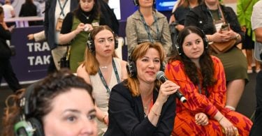 Nā Hoʻololi, Nā Luʻi a me nā Haʻawina alakaʻi: Hoʻokomo ʻia nā Profs Event Embrace Industry Evolution