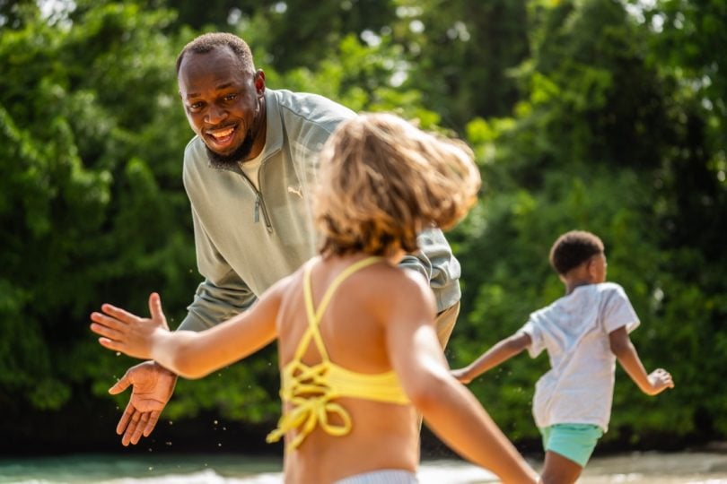 Usain Bolt, Jamaicas globale turismeambassadør, i en ny reklamekampagne for Jamaicas turistråd, der blev lanceret den 6. august 2025.