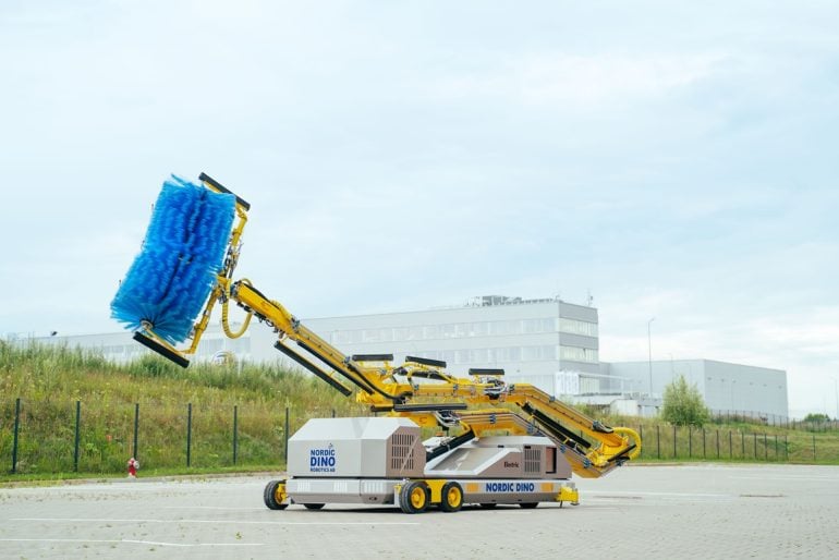 Nettoyer un avion avec des robots?