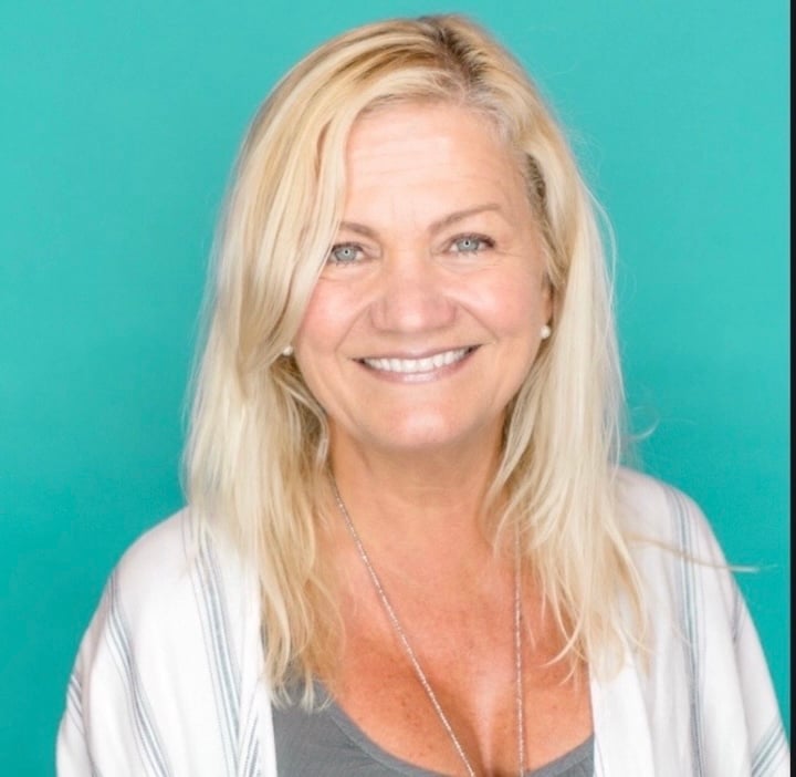 който изобилствува с черупки