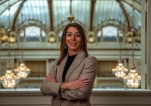 První generální ředitelka za 150 let: Angie Clifton vede ikonický hotel Palace v San Franciscu 10 Zprávy z cestování a turismu – globální, důvěryhodné, nezávislé Hotel Angie Palace